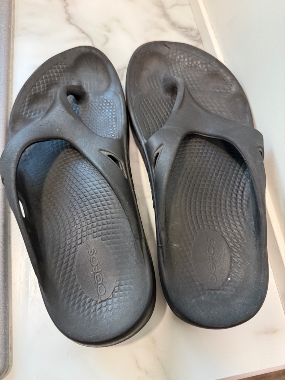 OOFOS OOriginal recovery thong sandals women’s size 9